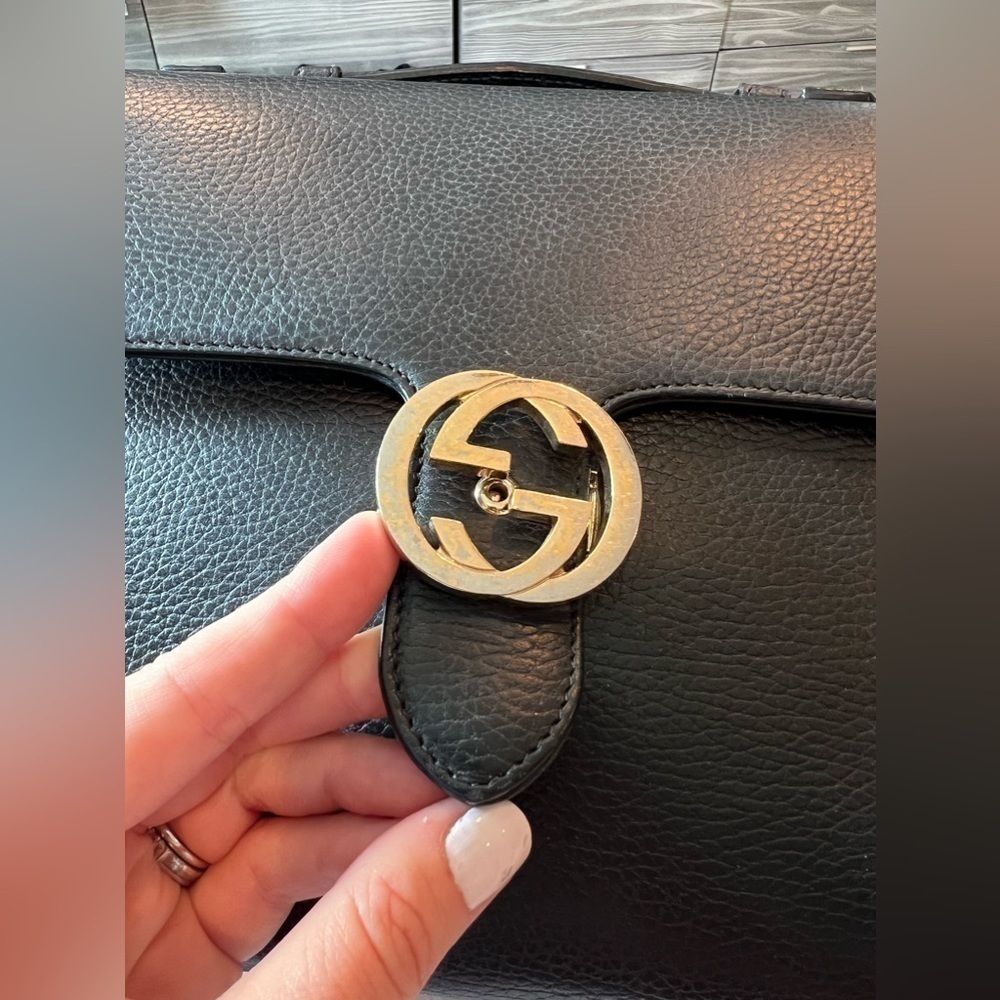 Authentic Gucci Black Calfskin Leather GG Interlocking Crossbody Bag Purse - Picture 11 of 17